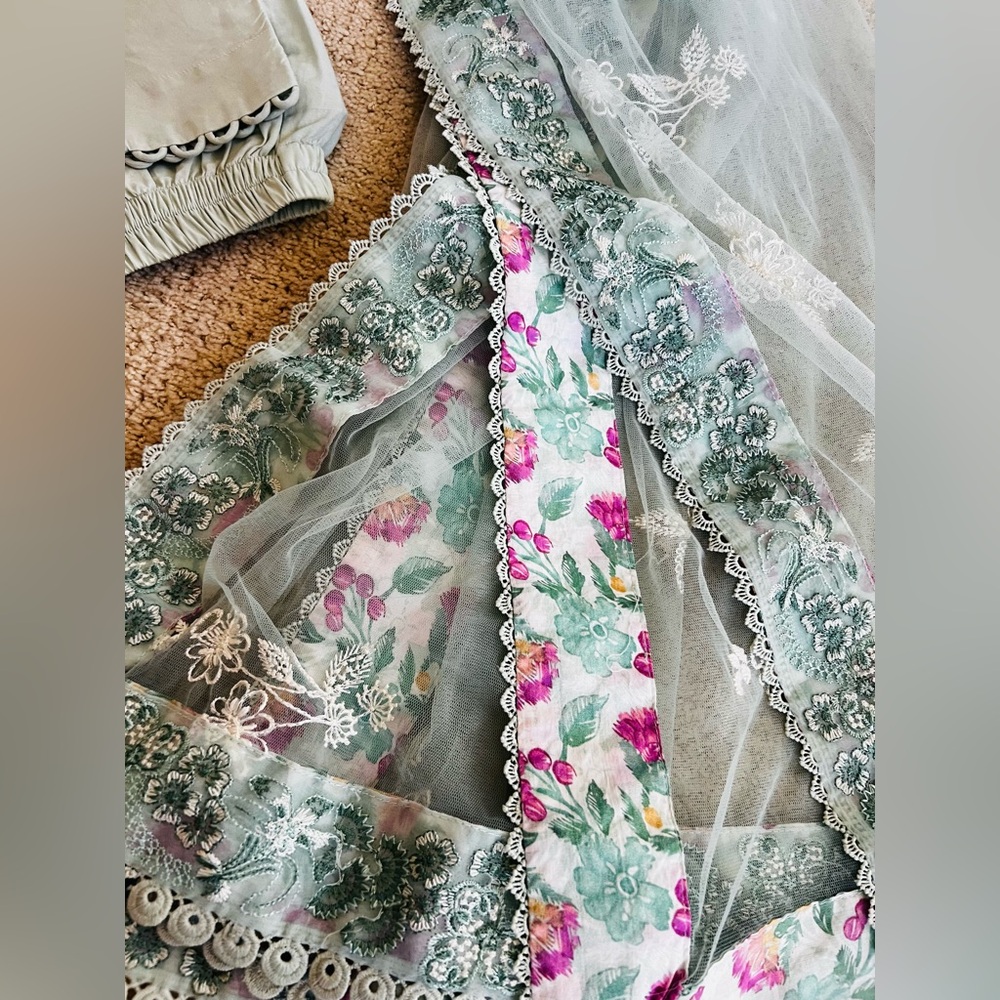 Embroidered Kurta Set brand Republic womenswear Pakistani Indian dress - Picture 8 of 14